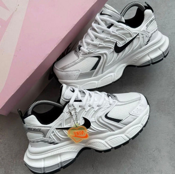 NIKE SKATE BLANCO PLATEADO